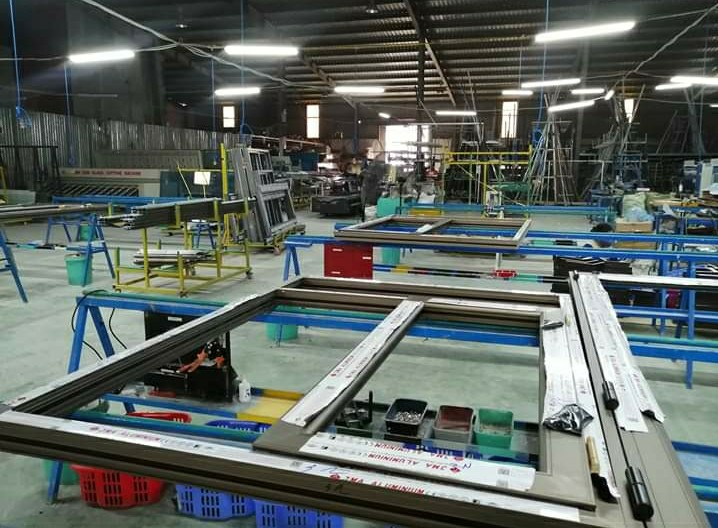 Ứng dụng AI trong sản xuất cửa nhôm kính